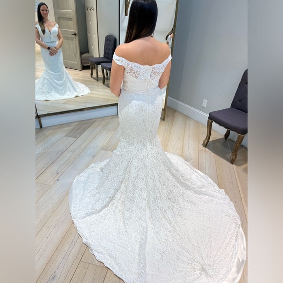 Kleinfeld’s Brand New, Never Worn, Never Altered Wedding Dress - Picture 5 of 7